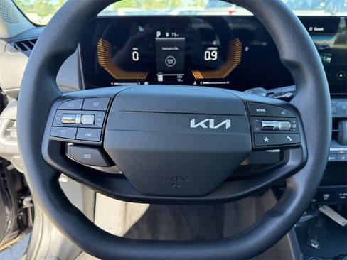 New 2025 Kia K4 LXS image 27