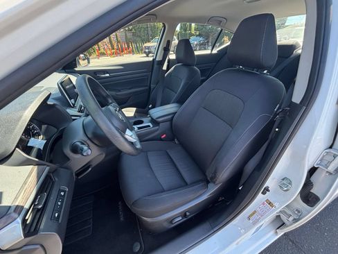 Used 2025 Nissan Altima 2.5 SV FWD image 35