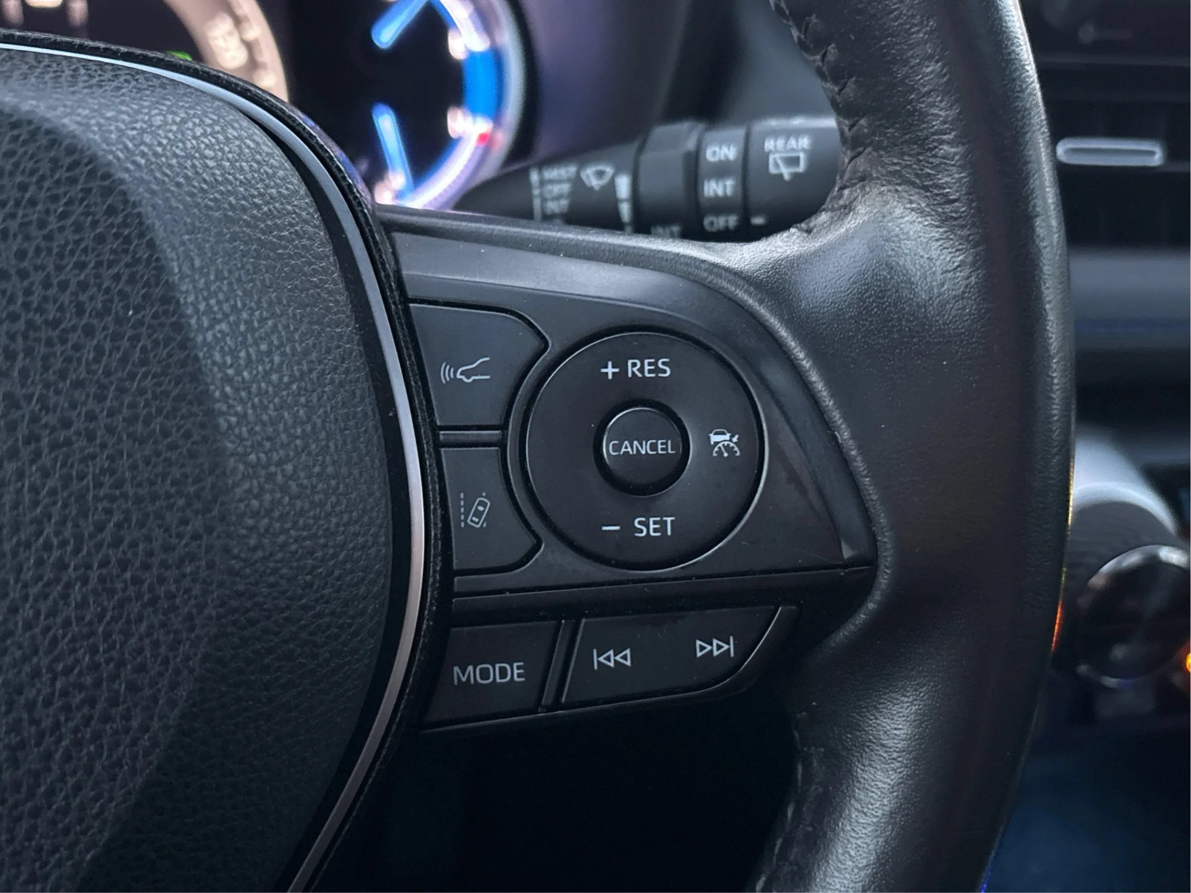 Used 2019 Toyota RAV4 XSE AWD/4WD image 32