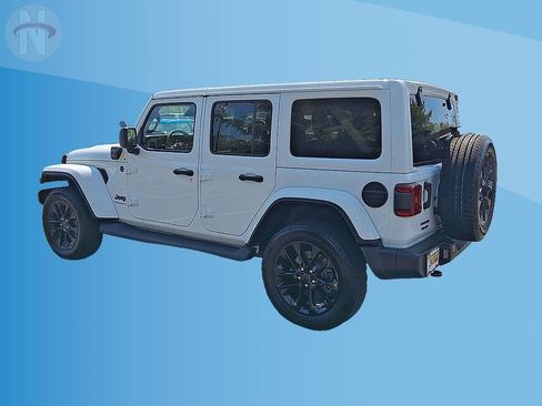 Used 2025 Jeep Wrangler Unlimited Sahara AWD/4WD image 6