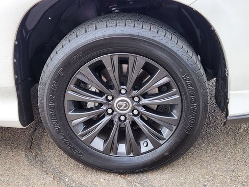 Used 2023 Lexus GX 460 Premium w/ Accessory Package AWD/4WD image 15