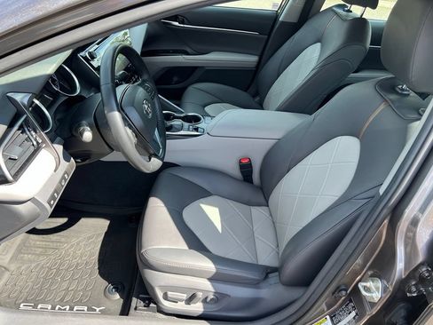 Used 2019 Toyota Camry XLE FWD image 13