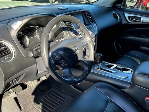 Used 2018 Nissan Pathfinder SL image 11