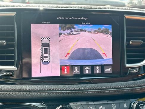 Used 2024 Chrysler Pacifica Pinnacle image 23