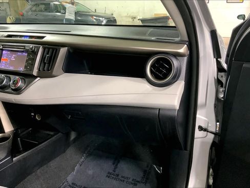 Used 2013 Toyota RAV4 LE AWD/4WD image 19