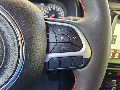 Used 2023 Jeep Renegade Trailhawk AWD/4WD image 12