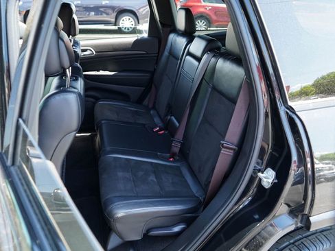Used 2022 Jeep Grand Cherokee Laredo X AWD/4WD image 8
