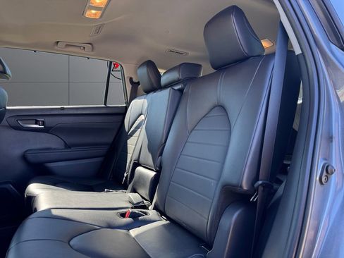 Certified 2024 Toyota Highlander XLE AWD/4WD image 18