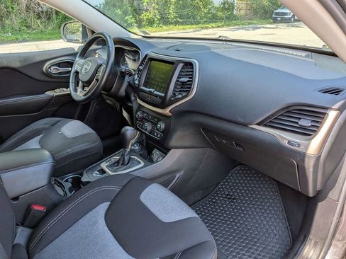 Used 2014 Jeep Cherokee Latitude w/ Comfort/Convenience Group AWD/4WD image 25