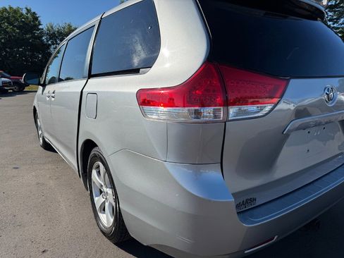 Used 2013 Toyota Sienna LE image 10
