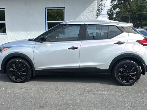 Used 2019 Nissan Kicks S FWD image 12