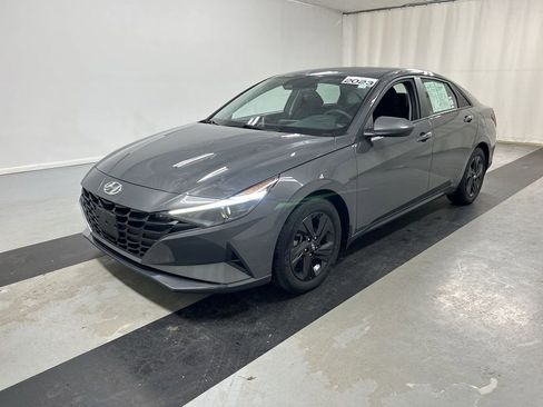 Used 2023 Hyundai Elantra SEL image 5