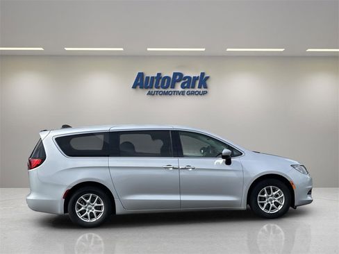 Used 2023 Chrysler Voyager LX image 8