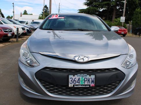 Used 2014 Hyundai Sonata Limited w/ Panoramic Sunroof Package 02 FWD image 2