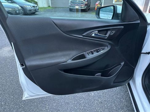Used 2021 Chevrolet Malibu LT image 23