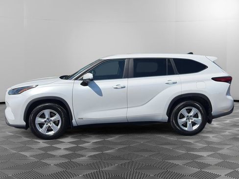 Used 2023 Toyota Highlander LE AWD/4WD image 4