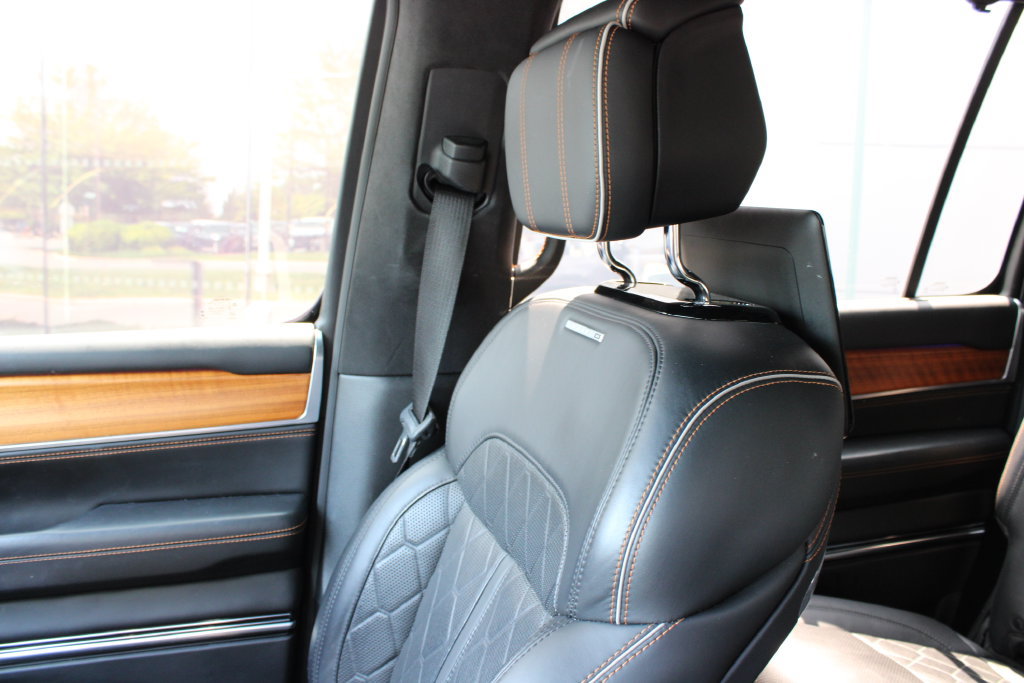 Used 2022 Jeep Grand Wagoneer Series III w/ Rear Seat Video Group 1 AWD/4WD image 9