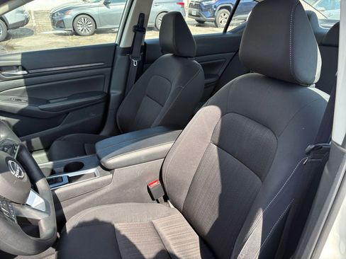Used 2025 Nissan Altima 2.5 SV image 36