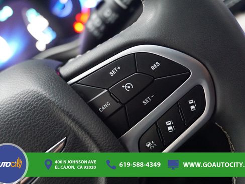 Used 2024 Chrysler Pacifica Limited FWD image 21