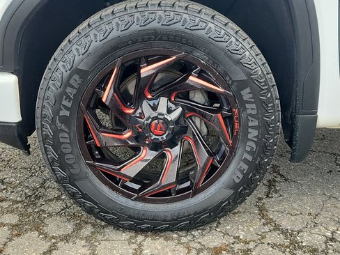 Used 2023 GMC Sierra 1500 Elevation image 12