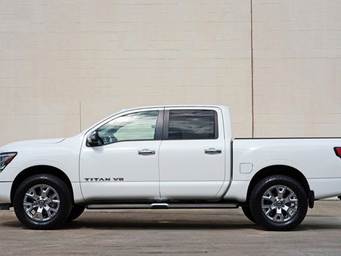 Used 2020 Nissan Titan SL w/ Protection Package 1 AWD/4WD image 8