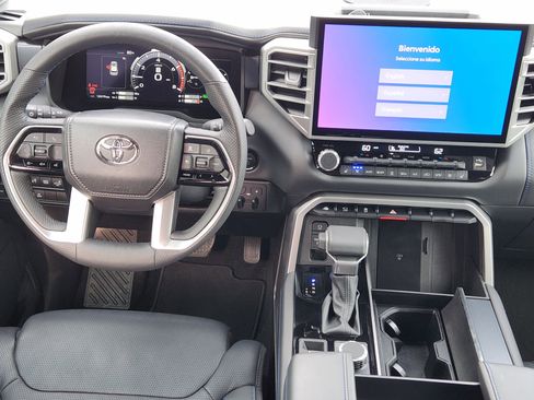 Used 2025 Toyota Sequoia Platinum image 27