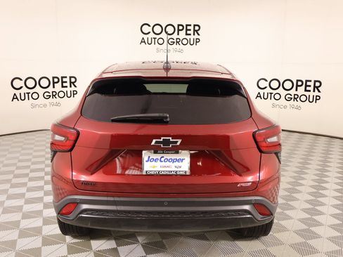 Used 2025 Chevrolet Trax RS w/ Sunroof Package FWD image 22