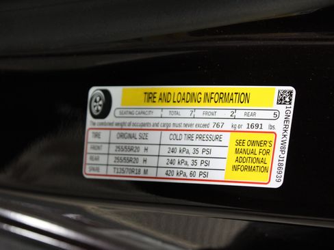 Used 2023 Chevrolet Traverse Premier image 41