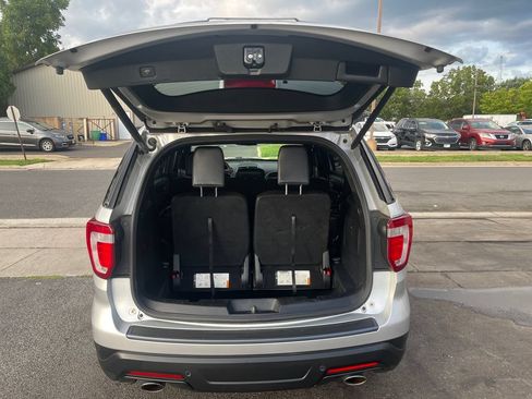 Used 2018 Ford Explorer XLT w/ Equipment Group 202A AWD/4WD image 20