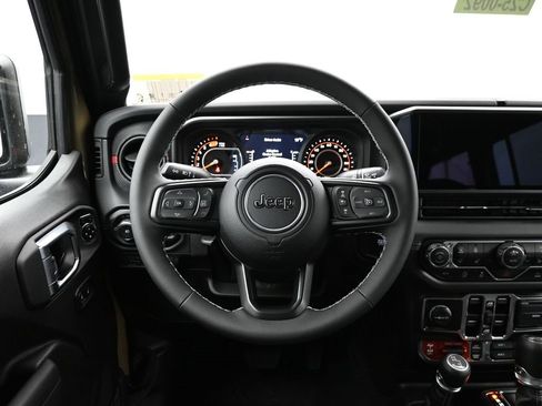 Certified 2025 Jeep Wrangler Unlimited Rubicon w/ Technology Group image 21