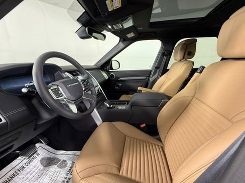 New 2025 Land Rover Discovery Dynamic SE image 12