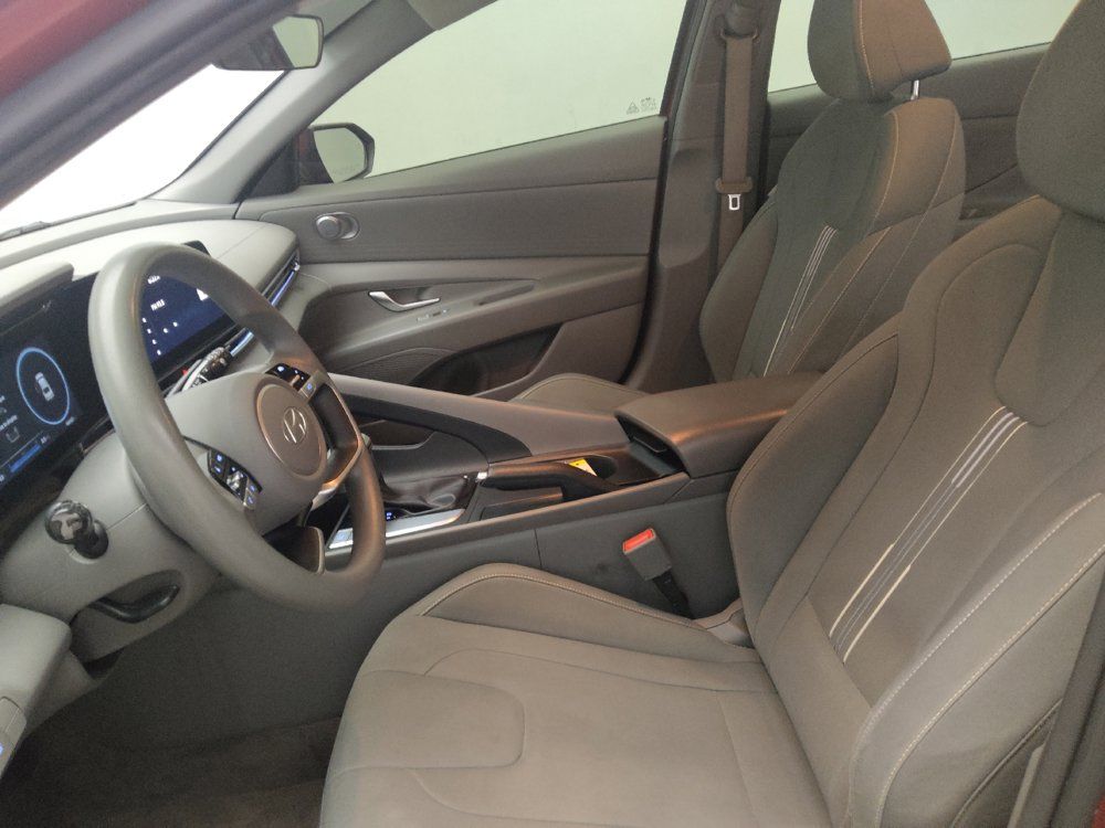 Used 2024 Hyundai Elantra SEL FWD image 17