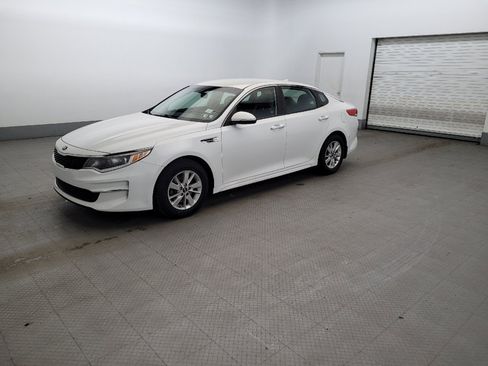 Used 2017 Kia Optima LX FWD image 2