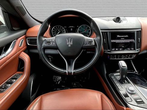 Used 2023 Maserati Levante GT AWD/4WD image 7