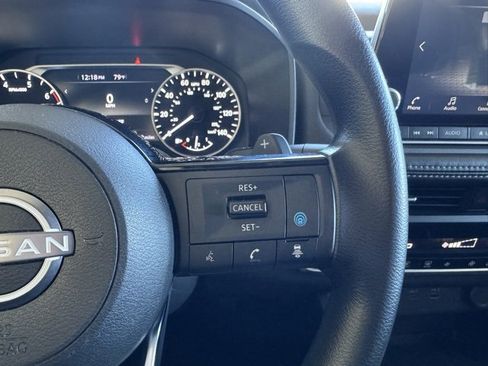 Used 2023 Nissan Rogue SV image 17