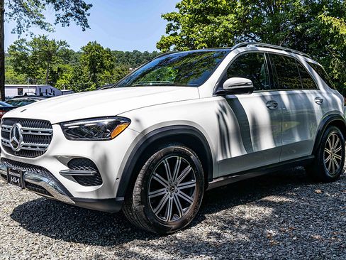 Used 2024 Mercedes-Benz GLE 350 4MATIC image 3