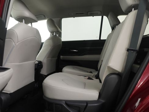 Used 2024 Toyota Grand Highlander Limited image 21