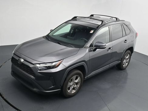 Used 2022 Toyota RAV4 XLE AWD/4WD image 12