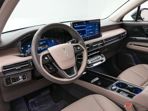 Used 2023 Lincoln Corsair Reserve w/ Equipment Group 201A image 12