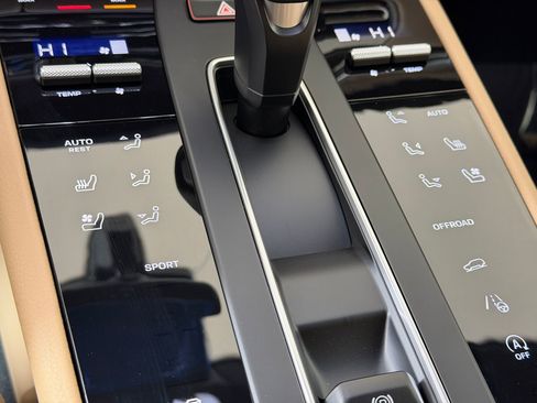 New 2026 Porsche Macan image 25