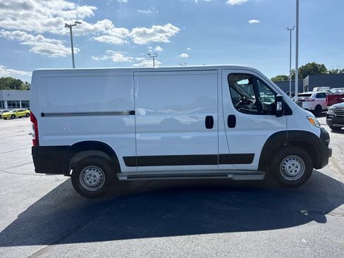 Used 2025 RAM ProMaster 2500 w/ U-Haul Equipment Group FWD image 7