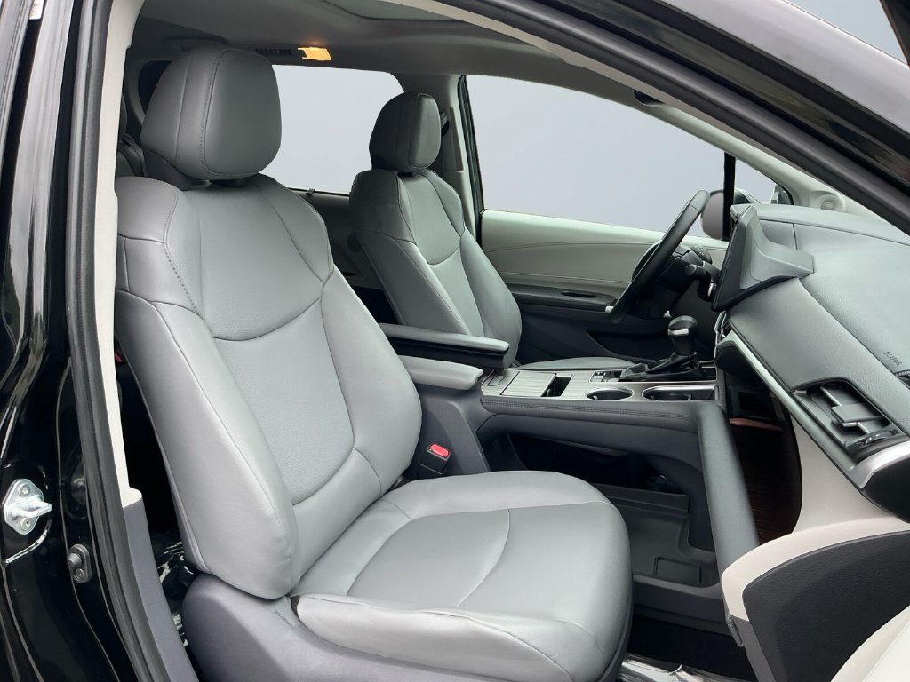 Used 2021 Toyota Sienna XLE w/ XLE Plus Package FWD image 16