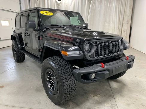 Used 2025 Jeep Wrangler Unlimited Rubicon AWD/4WD image 14