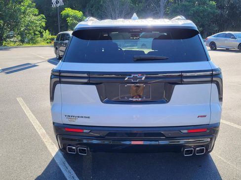 Used 2024 Chevrolet Traverse RS FWD image 3