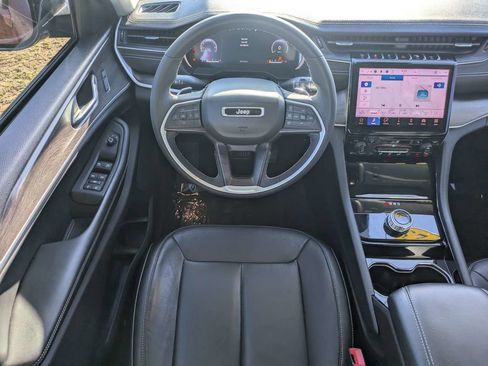 Used 2023 Jeep Grand Cherokee Limited w/ Black Appearance Package image 14