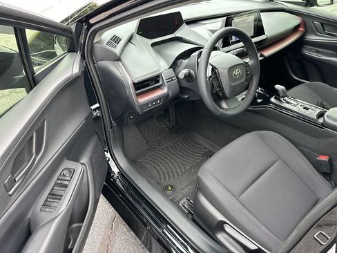 Used 2025 Toyota Prius Plug-In Hybrid FWD image 9
