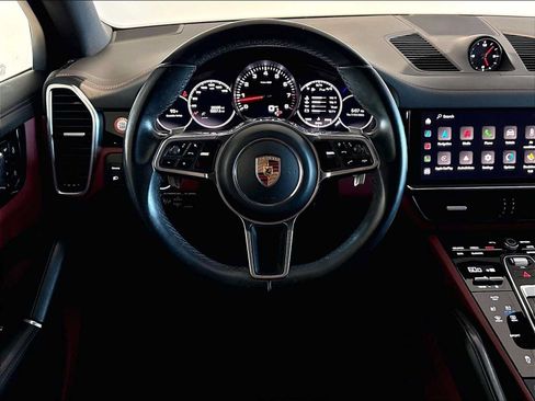 Used 2023 Porsche Cayenne Platinum Edition AWD/4WD image 16