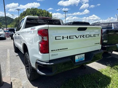 Used 2024 Chevrolet Silverado 1500 Custom Trail Boss w/ LPO, Dark Essentials Package AWD/4WD image 4