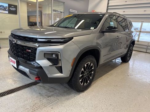 Used 2025 Chevrolet Traverse Z71 image 6