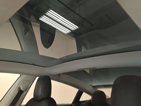 Used 2020 Tesla Model 3 Standard Range Plus RWD image 5